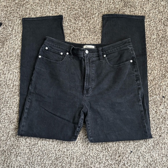 Madewell The 90’s Straight Jean in shade Belmere (Black) - Picture 4 of 9
